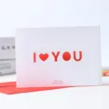 Tarjeta de felicitación San Valentín con sobre rojo y corazón hueco para amor y cumpleaños - I LOVE YOU