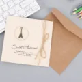 Tarjeta de felicitación vintage con colgante de Torre Eiffel y sobre de papel kraft. - Torre Eiffel (319#铁塔)
