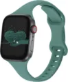 Siliconen slanke horlogeband compatibel met Apple Watch, elegante groene vervangende band met gesp. - 38/40/41mm / Dennen groen