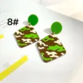 Acryl-Camouflage-geometrische Ohrringe, trendige grüne quadratische Ohrhänger. - Geometrischer Tarnung Stil