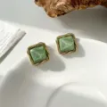 Retro quadratische grüne Ohrringe mit goldenem verdrehtem Rahmen, elegante S925 Silbernadel. - Olivgrün
