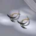 Elegante goldene und schwarze C-Form Ohrringe für Damen, stilvoller moderner Ohrschmuck. - Schwarzer Emaille-Stil