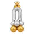 Vue détaillée du kit de ballon en aluminium chiffre 0 avec couronne et base pour anniversaire - Colonne chiffre 0 argentée 32 pouces