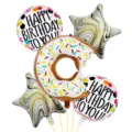 Vista dettagliata del set di palloncini in alluminio con ciambella e stelle di marmo. - Set di 5 pezzi per compleanno a pois
