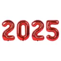 Ballons chiffres en feuille rouge 2025 vue de détail, déco de fête brillante gros plan - Rouge