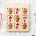 Set de juego tres en raya navideño de madera con simpáticos hombres de jengibre y bastones. - Estilo Hombre de Jengibre y Bastón de Caramelo