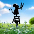 Vue détaillée de la silhouette en métal de souris pour piquet de jardin et déco créative. - Silhouette de Petite Souris / Noir