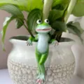 Detail view of cute green frog resin pot hanger, creative plant bonsai hanging ornament decor - Back Hanging