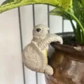 Harz Schildkröte Blumentopf Hängefigur, Detailaufnahme der süßen Gartentopf Dekoration. - Graue kleine Schildkröte