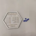 Hölzernes Farkle-Würfel-Punktestand-Tablett mit blauen Würfeln für Familien-Party-Brettspiele. - Weiß
