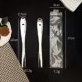 Edelstahl ButterMesser Set mit Löchern und gezackter Klinge zum Streichen von Käse und Marmelade - 430 Buttermesser mit Vierkantgriff und Löchern - 2er-Set / Silber