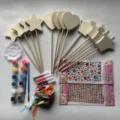 Kit de bricolage baguette magique en bois pour enfants avec étoiles, cœurs et peinture. - Ensemble Mixte de 12 Pièces