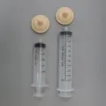 Haustier Fuetterung Spritze Set mit 50ml und 100ml Plastikspritzen und zwei Gummisaugern fuer Tiere. - 50+100 ml Spritze + 2 große Sauger