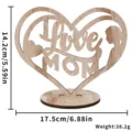 Hölzerne Muttertag Herz Tischdekoration mit Love MOM Ausschnitt Design und rundem Standfuß. - Love Mom Silhouette Stil