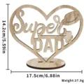 Holz Herz Tischdekoration mit Super DAD Ausschnitt Buchstaben, ideal als Vatertag Geschenk. - Super Dad Stil