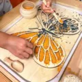 Conjunto de bandeja sensorial de mariposa de madera con cuchara para juego educativo DIY. - Estilo Mariposa