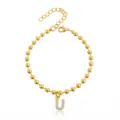Bracciale di perle in acciaio inossidabile dorato con ciondolo lettera iniziale U lucido. - Braccialetto a Sfere Iniziale U con Strass / Oro