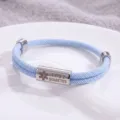 Braccialetto medico in acciaio inossidabile con corda intrecciata blu eincisione personalizzata. - Stile Allerta Medica / Corda Milan Blu Chiaro Hardware Argento