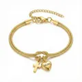 Stijlvolle gouden roestvrijstalen slangenketting armband met hart MUM bedel en kruis hanger. - MUM Gegraveerde Stijl / Goud