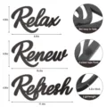 Set di 3 insegne da bagno in legno relax renew refresh con dettagli e dimensioni chiare. - Stile 1