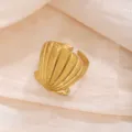 Eleganter vergoldeter Muschel Ring aus Edelstahl, verstellbare offene Passform Damen. - 1 Stück / Muschelring Gold