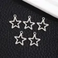Pendentifs étoiles creuses en acier inoxydable pour bracelets et colliers DIY. Vue de 5 pcs. - Pendentif Étoile Ajouré