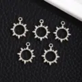 Pendentif creux soleil en acier inoxydable détail, parfait pour les breloques de bijoux. - Pendentif Soleil Ajouré