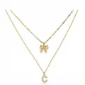 Elegante collana dorata a doppio strato con grazioso fiocco e ciondolo lettera C in strass brillanti. - Stile a Doppio Strato con Lettera Iniziale C e Fiocco / Oro