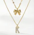 Collana doppia dorata con fiocco e ciondolo lettera K in zircone per donne eleganti - Set da 2 pezzi - Stile Fiocco Lettera K / Oro