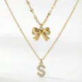 Elegante collana dorata a doppio strato con ciondolo a fiocco chic e ciondolo lettera S. - Set da 2 pezzi - Stile Fiocco Lettera S / Oro