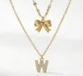 Collana girocollo doppia strass lettera W e fiocco dorato da donna elegante bigiotteria. - Stile a Doppio Strato con Lettera Iniziale W e Fiocco / Oro