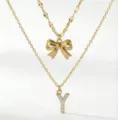Collana a doppio strato con fiocco in oro e ciondolo lettera Y in cristallo per donne - Stile a Doppio Strato con Lettera Iniziale Y e Fiocco / Oro