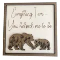 Plaque murale en bois d'ours mère et enfant avec motif floral pour la décoration. - 22x22x0.5cm / Ours aux Fleurs