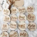 Cartes étapes en bois pour bébé nouveau-né suivi d'âge mensuel accessoires photo ensemble - 16 Pièces / Couleur bois naturel