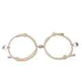 Set di bracciali di coppia magnetici in corda beige con ciondoli in lega e punte metalliche. - Un paio / Bianco avorio