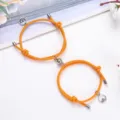 Bracciali di coppia magnetici in arancione acceso con deliziosi ciondoli a montagna e onda. - Un paio / Arancione