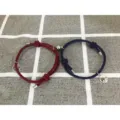 Set di bracciali magnetici abbinati per coppie in corda intrecciata con bel ciondolo. - Un paio / Rosso Vino e Blu Scuro