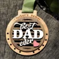 Medaglia del Festa del Papà in Legno Decorazione Sospesa Regalo Miglior Papà Ciondolo - PAPÀ / Diametro 9,5 cm