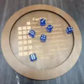 Hölzernes Farkle-Würfeltablett-Set mit blauen transparenten Würfeln und eingravierten Regeln. - 18 cm Durchmesser, mit 6 Würfeln / Braun