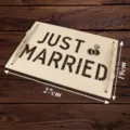 Houten trouwbord hangend Just Married rustieke feestdecoratie met jutekoord 27x19cm - Pas getrouwd