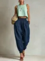 Vue détaillée de pantalon harem en lin pour femme avec taille élastique et revers stylés. - Bleu marine