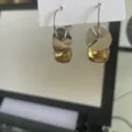 Silberfarbene unregelmäßige Ohrringe mit gelben quadratischen Kristallen für modebewusste Damen - Silber Paillette Champagner