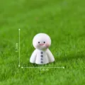 Schattig miniatuur hars beeldje, mos landschap micro ornament, witte luidende pop variant - Nr. 5 witte pop