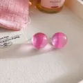 Vintage rosa runde Harz Ohrringe, minimalistisch transluzente Bonbonfarben Ohrstecker. - Rosa