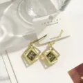Geometrische doppelte quadratische Kristall Ohrringe Detailansicht mit 925er Silber - Grau