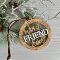 Hölzerner Weihnachtsbaumschmuck mit witzigem Spruch und 3D Schriftzug für beste Freunde. - Friends-Stil