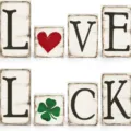 Rustikale Holzbuchstaben Blöcke Set für Valentinstag und St. Patrick's Day Tischdeko. - Doppelseitig bedruckter rechteckiger Holzblock 2