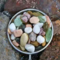 Natural decorative river pebbles for aquarium landscaping and potted plant decoration stones - 1 Jin / 0.5kg (2.0-4.0cm) / Five-Flower