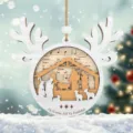 Houten acryl kerstboom ornament met kerststal scène, rendier gewei en mooie bladmuziek. - Aangepast / C-3