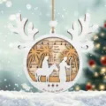 Houten kerstboom hangend ornament met kerststal scène en rendiergewei voor feestdagen - Aangepast / C-5